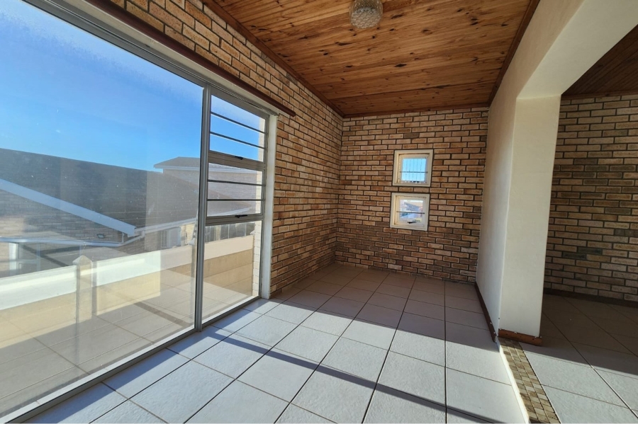 3 Bedroom Property for Sale in Wavecrest Eastern Cape